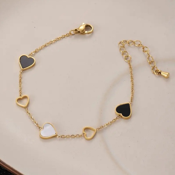 Jewelry - 1pc Timeless Heart Bracelet